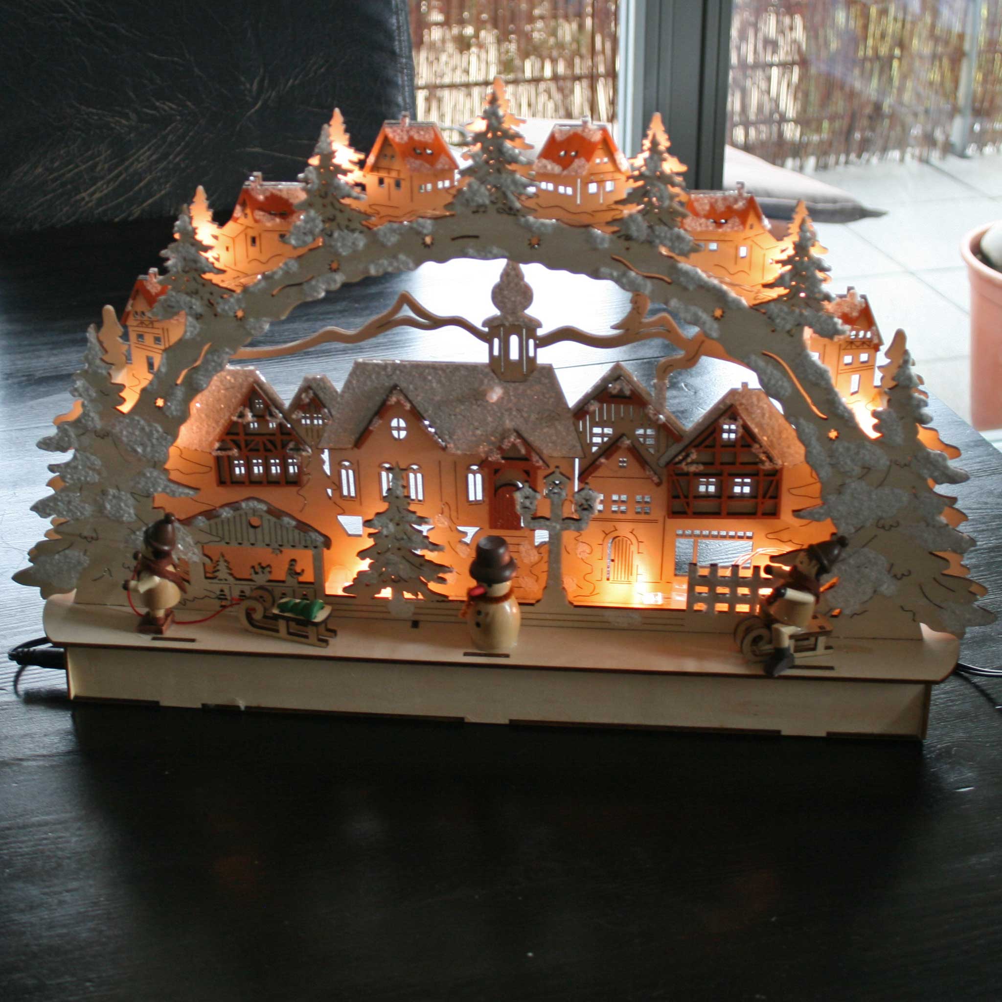 LED 3D Holz Leuchter Schwibbogen Lichterbogen (Stadt mit Winterkindern, hell)